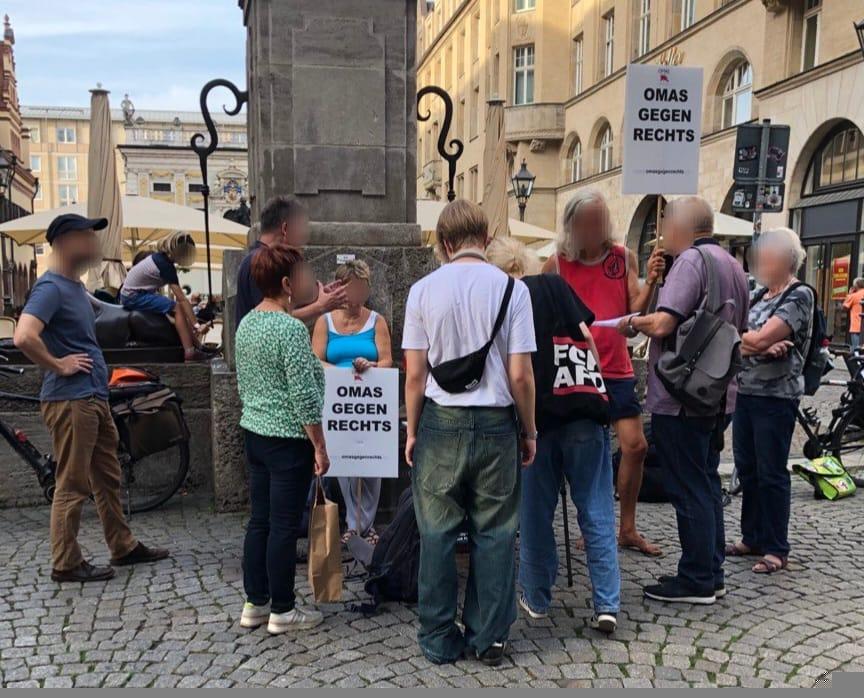 zweite Mahnwache der Omas gegen Rechts!